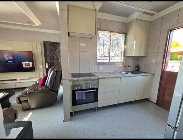 3 BEDROOM HOUSE FOR SALE IN THE ORCHARDS